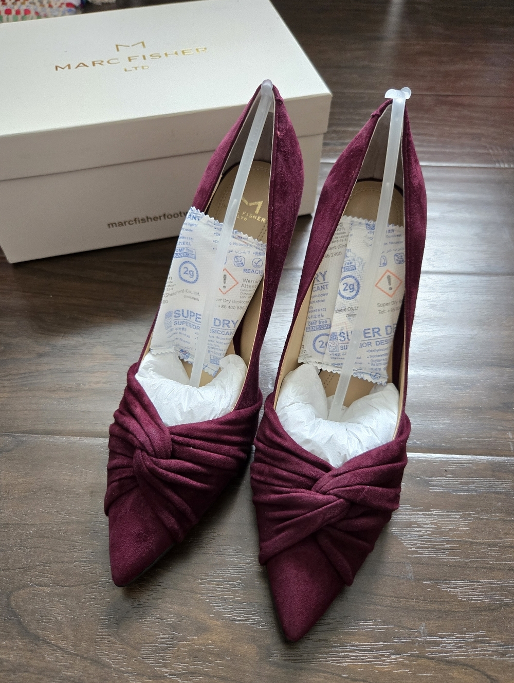 NIB Marc Fisher Vima Knotted Dark Red Suede Pointed Toe Pumps Heel Size 7.5